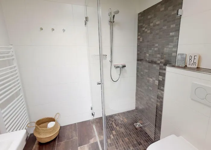 Seesichtpur Kaiser شقة